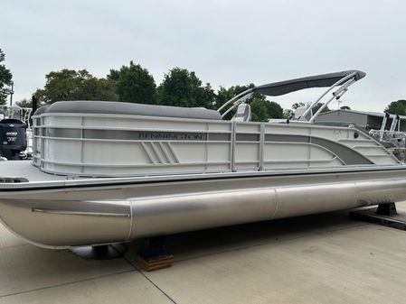 Bennington 24 LX Swingback image