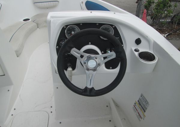 Rinker 18QX-BR image