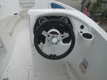 Rinker 18QX-BR image