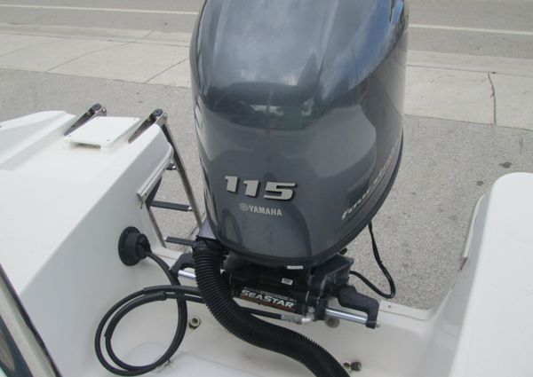 Rinker 18QX-BR image