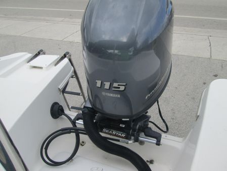 Rinker 18QX-BR image