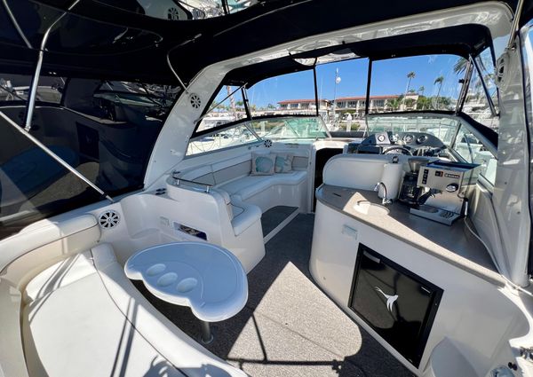 Rinker 320 Express Cruiser image