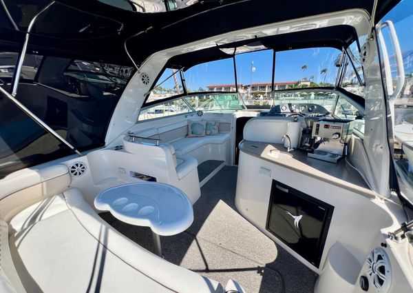 Rinker 320 Express Cruiser image