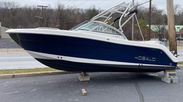Robalo R227 Dual Console