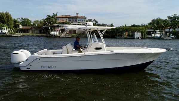 Robalo R300 Center Console image