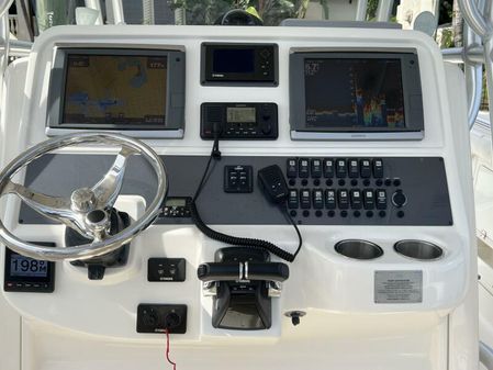 Robalo R300 Center Console image