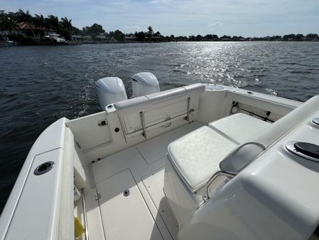 Robalo R300 Center Console image