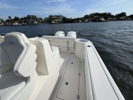 Robalo R300 Center Console image