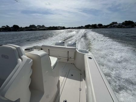 Robalo R300 Center Console image