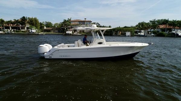 Robalo R300 Center Console image