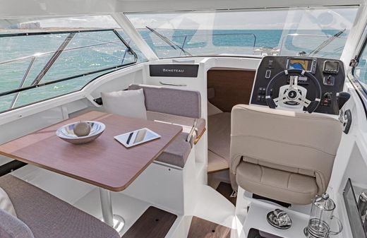 Beneteau Antares 8 image