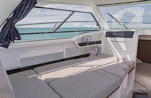 Beneteau Antares 8 image