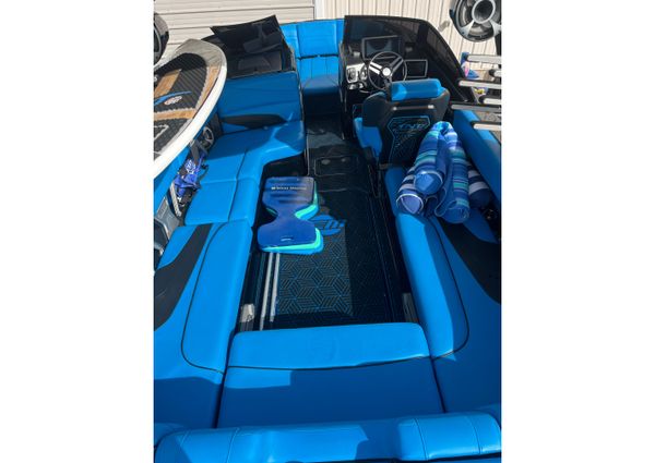 Malibu Wakesetter 24 MXZ image