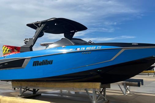 Malibu Wakesetter 24 MXZ image