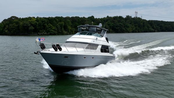 Carver 460 Voyager image