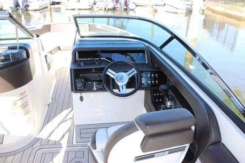 Sea Ray 250 SLX image