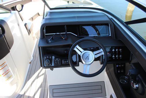 Sea Ray 250 SLX image