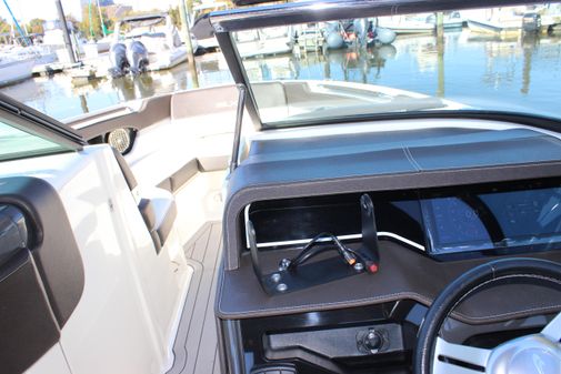 Sea Ray 250 SLX image