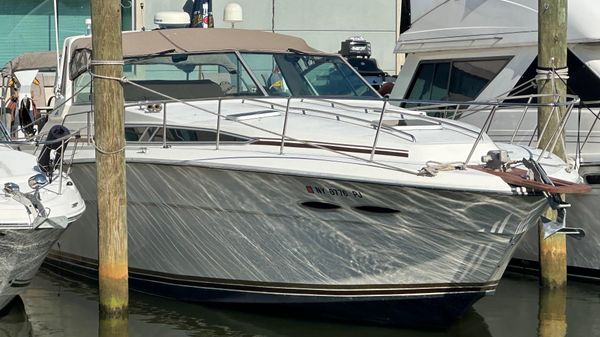 Sea Ray 390 Express Cruiser 