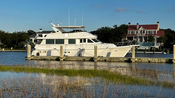 Hatteras 65 Sport Deck Motor Yacht 