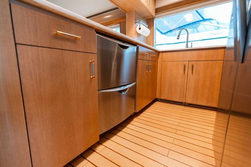 Hatteras 65 Sport Deck Motor Yacht image