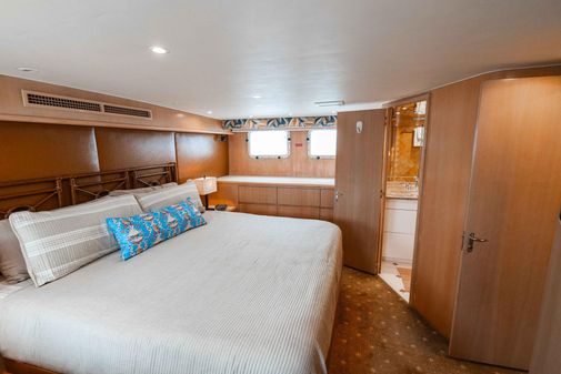 Hatteras 65 Sport Deck Motor Yacht image