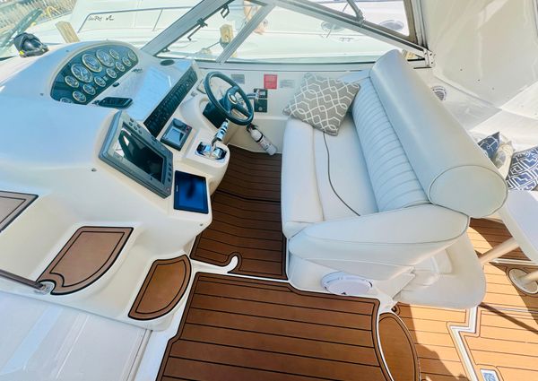 Cruisers Yachts 3870 image