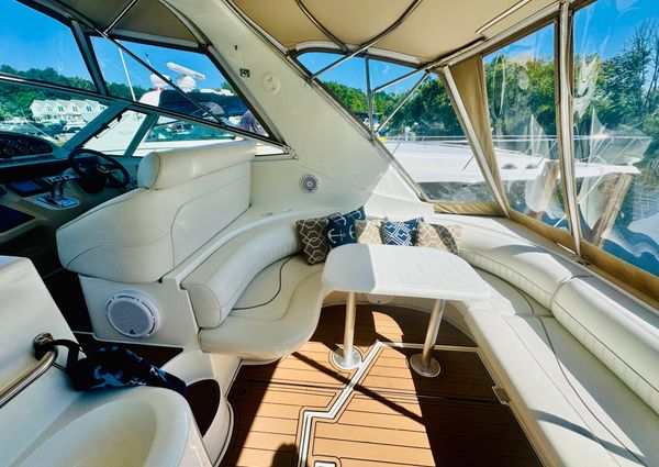 Cruisers Yachts 3870 image