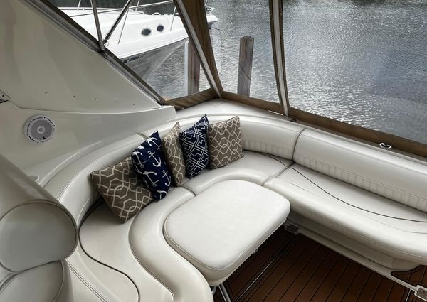 Cruisers Yachts 3870 image