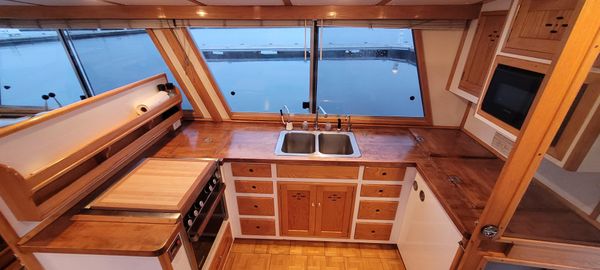 Duffy Wilbur 42 Flybridge Cruiser image