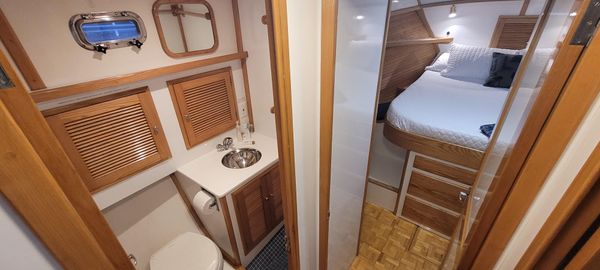 Duffy Wilbur 42 Flybridge Cruiser image