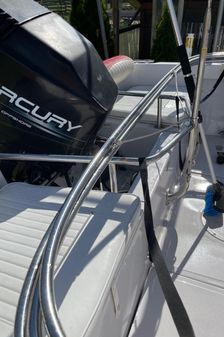 Boston Whaler Outrage 20 image