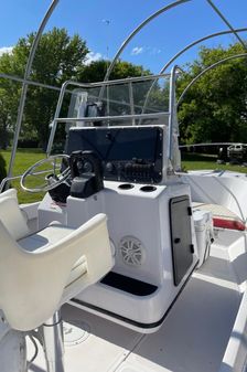 Boston Whaler Outrage 20 image