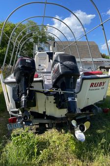 Boston Whaler Outrage 20 image