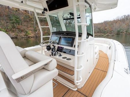 Boston Whaler 330 Outrage image