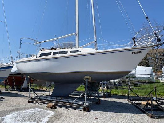 Catalina 27 - main image