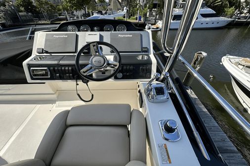 Sea Ray 510 Fly image