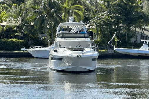 Sea Ray 510 Fly image
