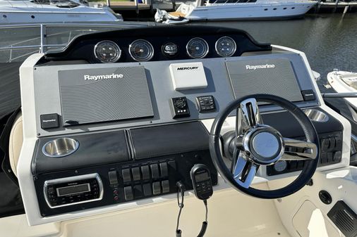 Sea Ray 510 Fly image