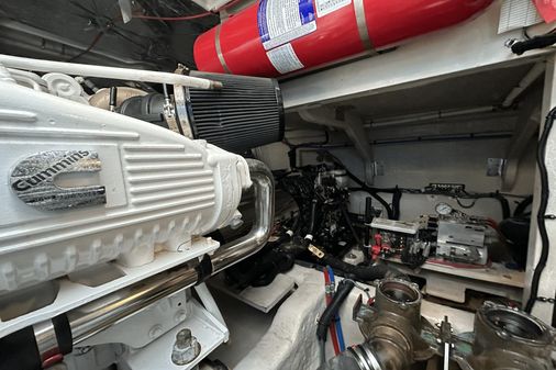 Sea Ray 510 Fly image