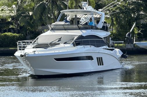 Sea Ray 510 Fly image
