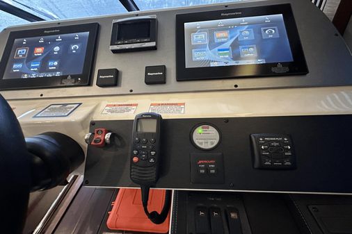 Sea Ray 510 Fly image