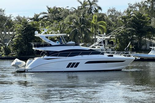 Sea Ray 510 Fly image