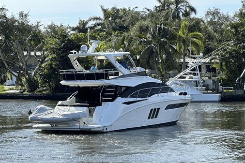 Sea Ray 510 Fly image