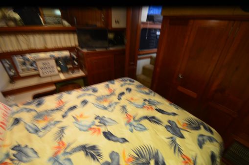 Carver 4207-AFT-CABIN-MOTORYACHT image