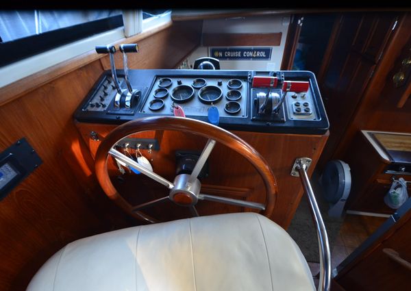 Carver 4207-AFT-CABIN-MOTORYACHT image