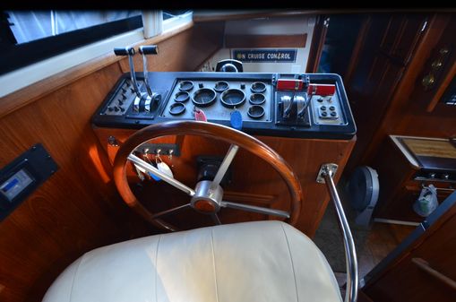 Carver 4207-AFT-CABIN-MOTORYACHT image