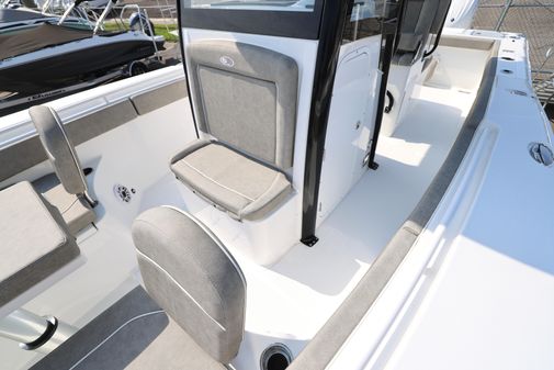 Sea-hunt GAMEFISH-27-FORWARD-SEATING image