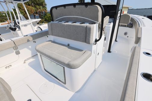 Sea-hunt GAMEFISH-27-FORWARD-SEATING image