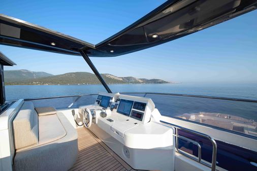 Monte Carlo Yachts MCY 86 image